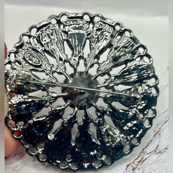 Premier Designs black flower crystal beads brooch pin - Picture 6 of 6